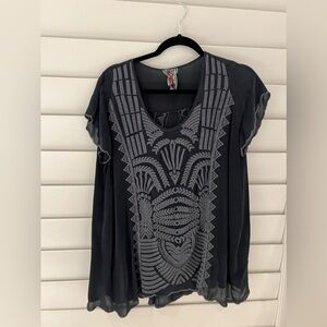 Johnny Was Gray embroidered top size medium